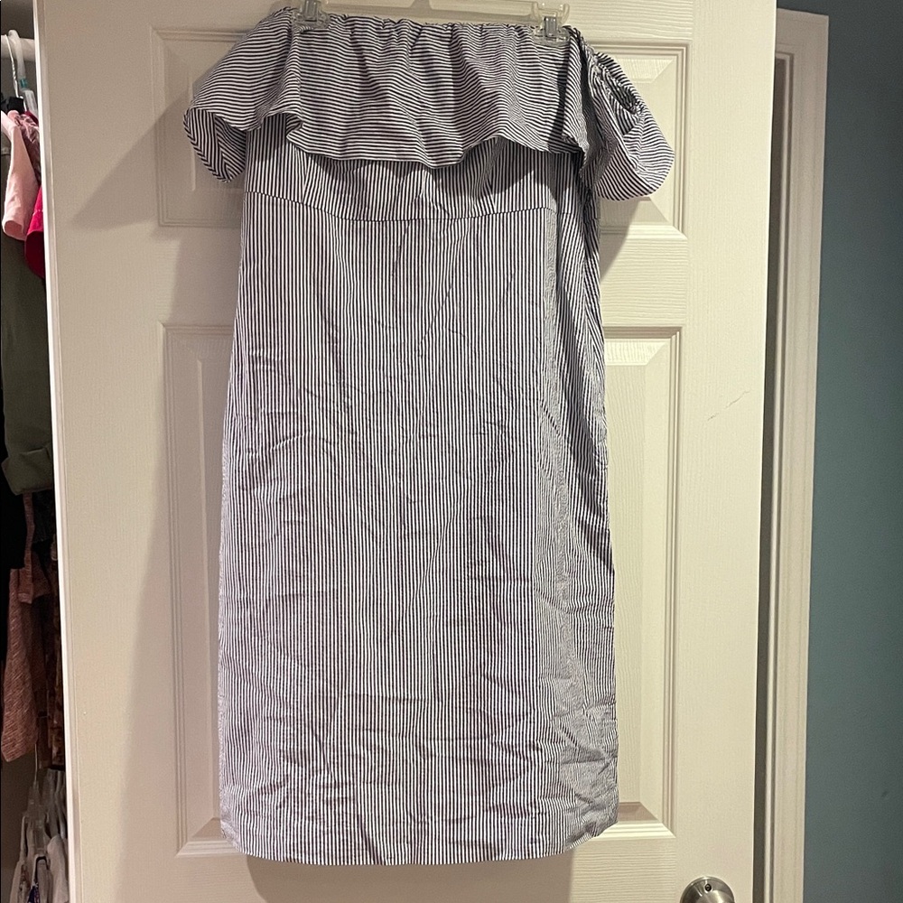 Banana Republic Black and White Striped Garment